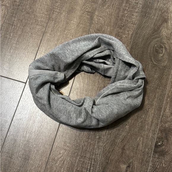 Lululemon Knit/Mesh Infinity Scarf - Picture 2 of 4